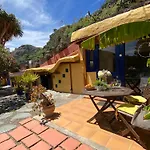 Country house Vivelorural Casa La Cuevita, *